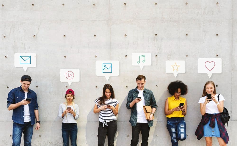 Posting when audience is active to increase views on instagram